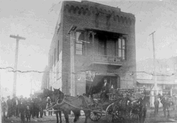 fs01_1886c_lafdphotoalbum_plaza_b.gif (16840 bytes)
